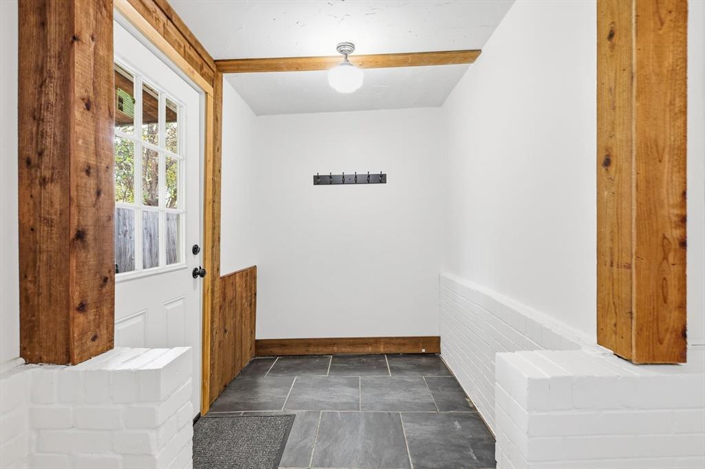 829 Inwood Drive McKinney, TX 75069 - Photo 30 of 40 Spacious mud room area
