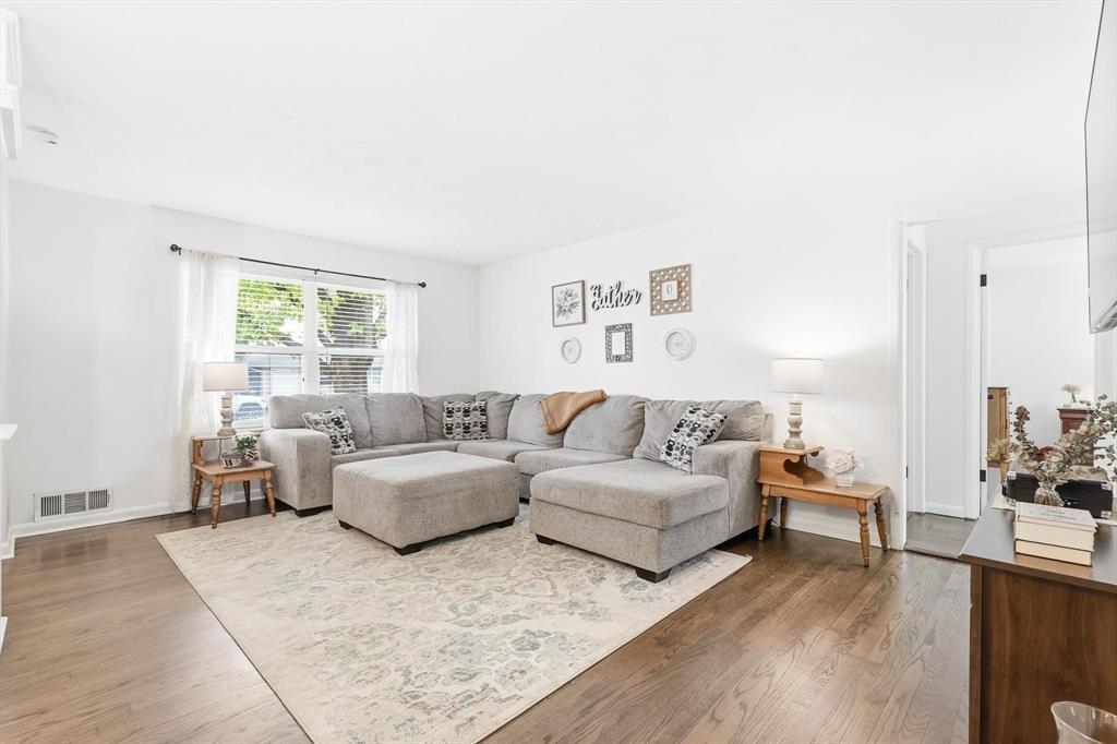 829 Inwood Drive McKinney, TX 75069 - Photo 6 of 40 Newly refinished hardwood floors