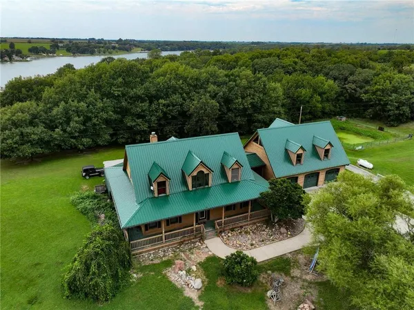 $515,000 | 1900 Yates Avenue, Horton, KS 66439