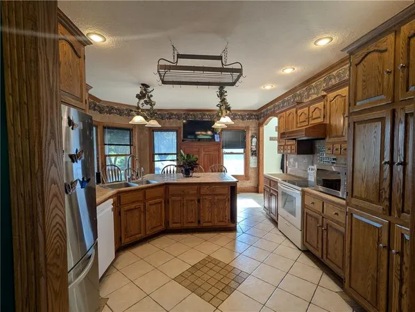 $515,000 | 1900 Yates Avenue, Horton, KS 66439