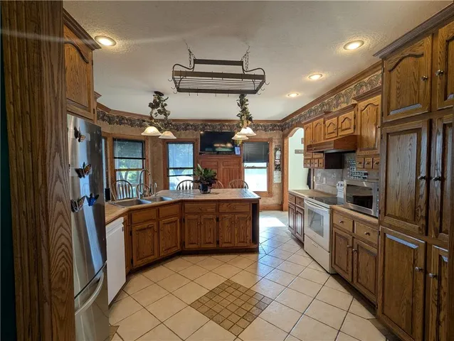 $585,000 | 1900 Yates Avenue, Horton, KS 66439