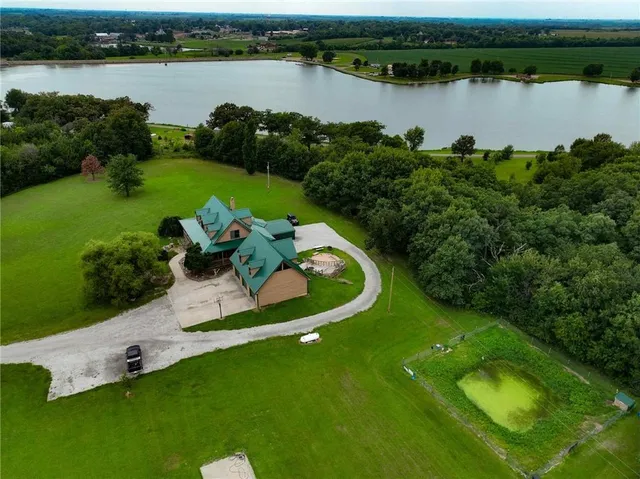 $585,000 | 1900 Yates Avenue, Horton, KS 66439