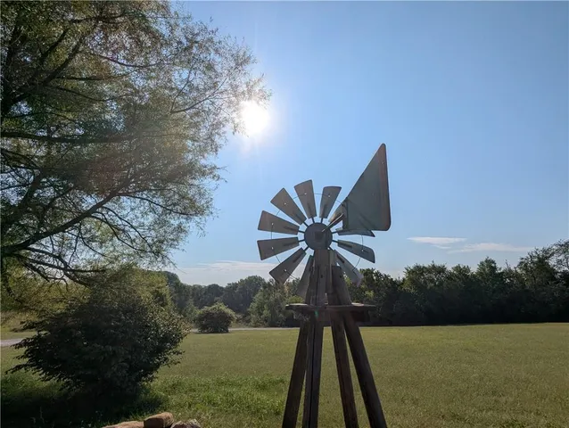 $585,000 | 1900 Yates Avenue, Horton, KS 66439