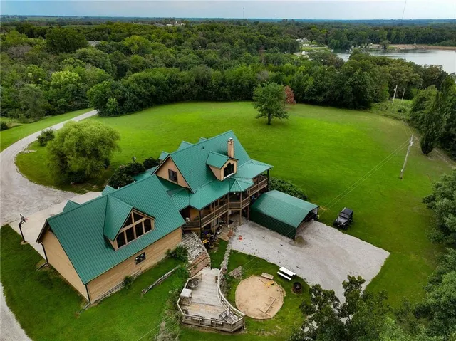 $585,000 | 1900 Yates Avenue, Horton, KS 66439