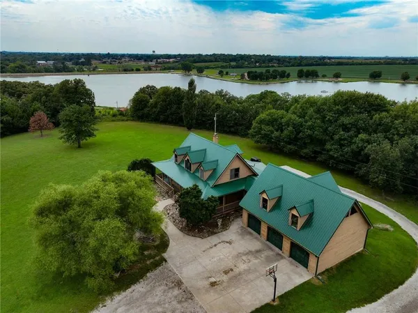 $515,000 | 1900 Yates Avenue, Horton, KS 66439