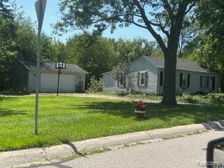 819 Francis Street Rochester Hills, MI 48307 - Photo 4 of 25