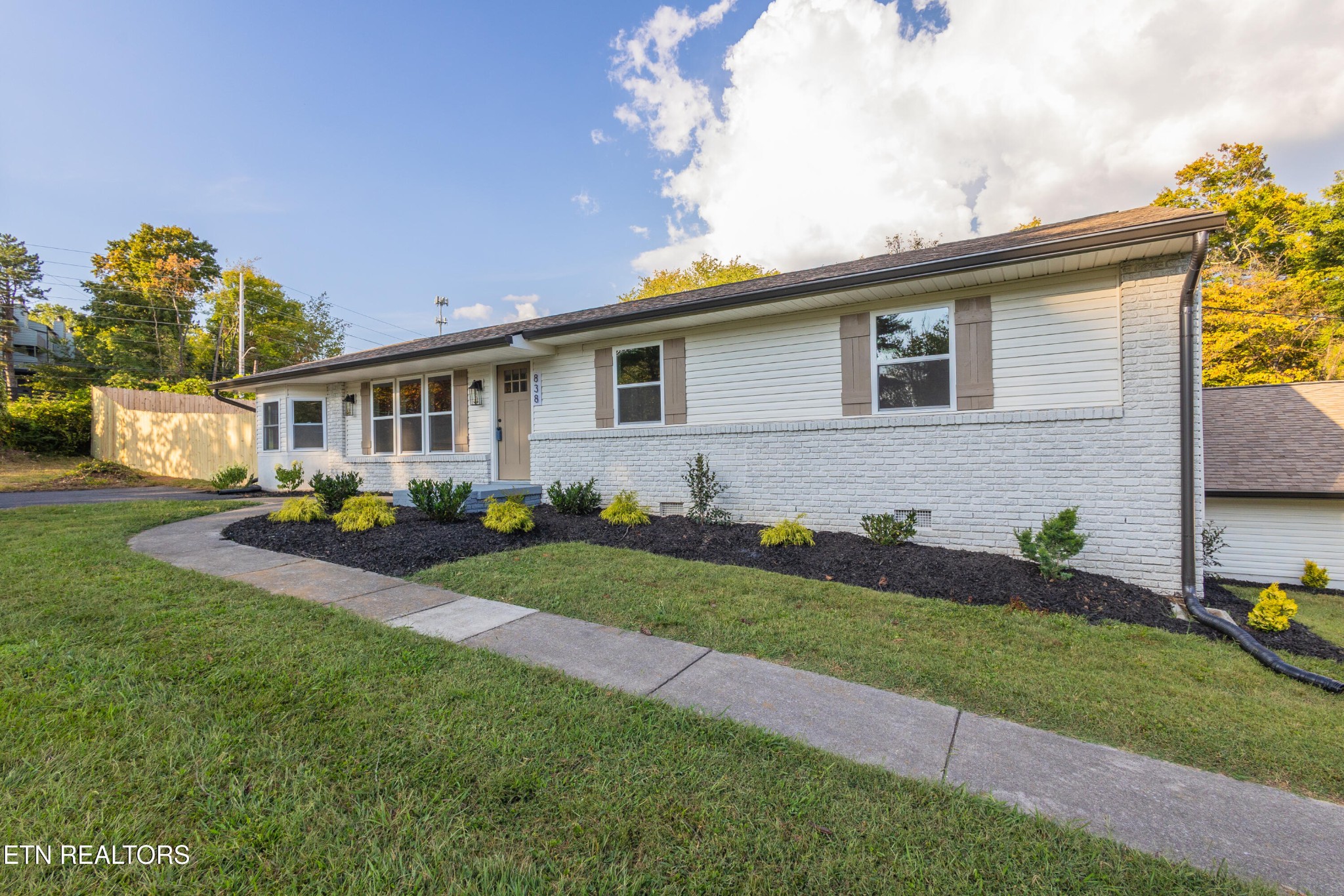 838 Whitehall Road Knoxville, TN 37909 - Photo 4 of 50