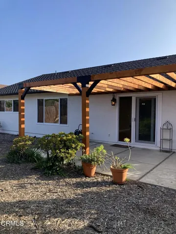 a blue sign that is sitting in front of a house