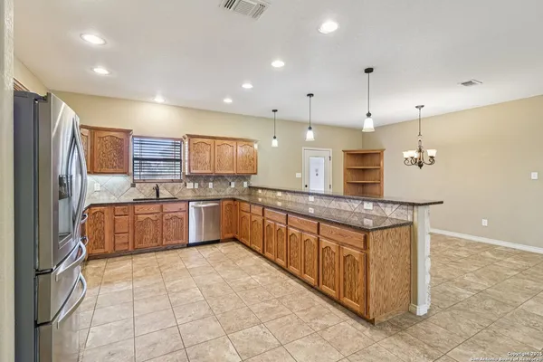 $419,000 | 100 Fairway Drive, Floresville, TX 78114