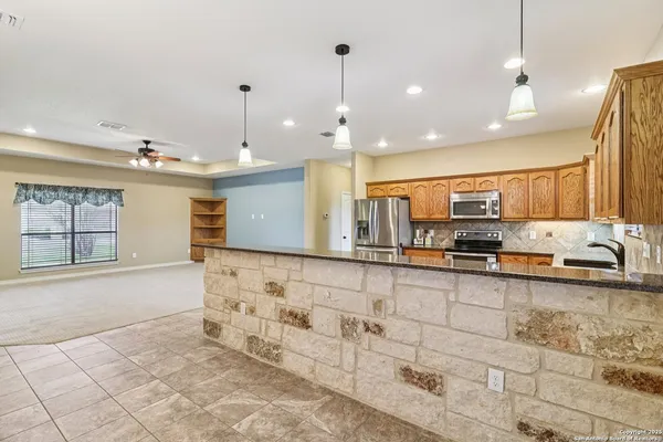 $419,000 | 100 Fairway Drive, Floresville, TX 78114