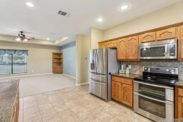 $419,000 | 100 Fairway Drive, Floresville, TX 78114