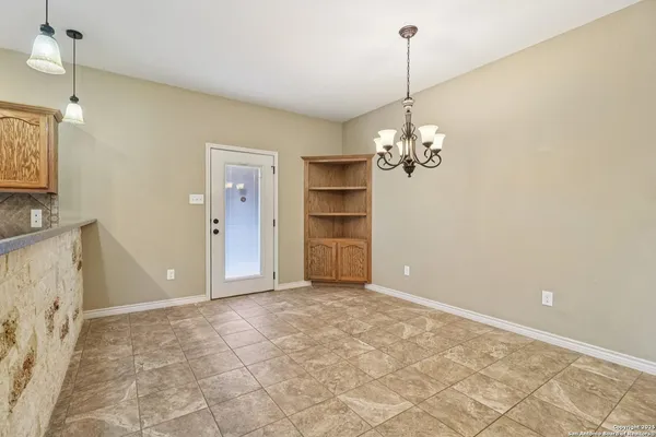 $419,000 | 100 Fairway Drive, Floresville, TX 78114