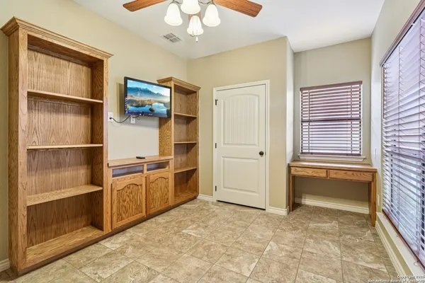 $419,000 | 100 Fairway Drive, Floresville, TX 78114