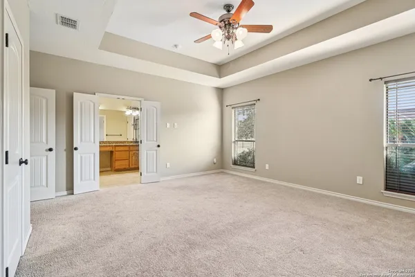 $419,000 | 100 Fairway Drive, Floresville, TX 78114