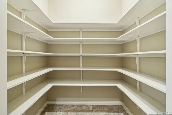 $419,000 | 100 Fairway Drive, Floresville, TX 78114