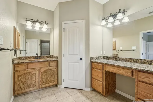 $419,000 | 100 Fairway Drive, Floresville, TX 78114