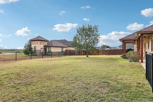$419,000 | 100 Fairway Drive, Floresville, TX 78114