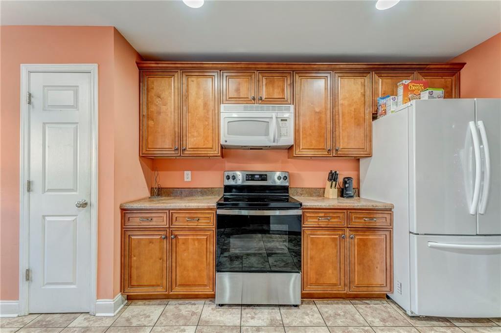 1040 Old Dalton Road Northeast Rome, GA 30165 - Photo 15 of 20 a kitchen with granite countertop a refrigerator stove and sink