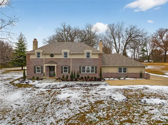 $699,950 | 900 Northeast Barnes Avenue, Kansas City, MO 64118