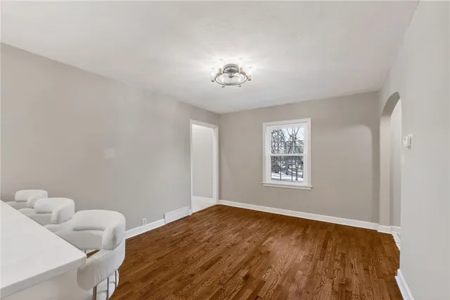 $699,950 | 900 Northeast Barnes Avenue, Kansas City, MO 64118