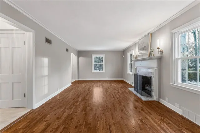 $699,950 | 900 Northeast Barnes Avenue, Kansas City, MO 64118