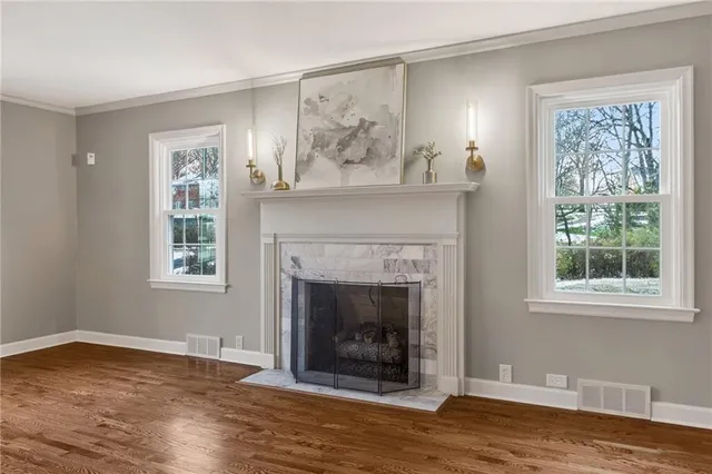 $699,950 | 900 Northeast Barnes Avenue, Kansas City, MO 64118