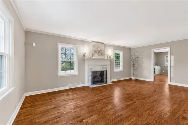 $699,950 | 900 Northeast Barnes Avenue, Kansas City, MO 64118