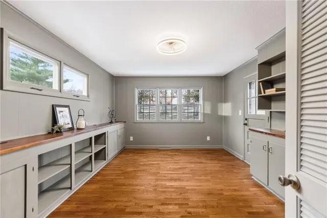 $699,950 | 900 Northeast Barnes Avenue, Kansas City, MO 64118