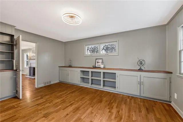 $699,950 | 900 Northeast Barnes Avenue, Kansas City, MO 64118