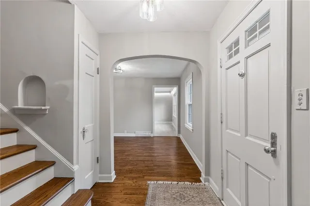 $699,950 | 900 Northeast Barnes Avenue, Kansas City, MO 64118