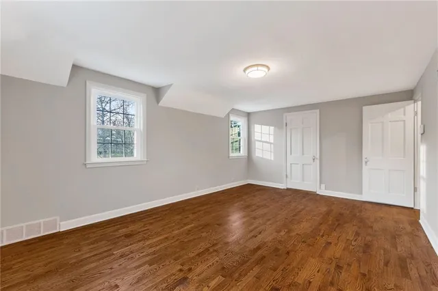 $699,950 | 900 Northeast Barnes Avenue, Kansas City, MO 64118