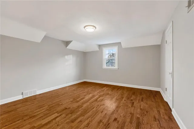 $699,950 | 900 Northeast Barnes Avenue, Kansas City, MO 64118