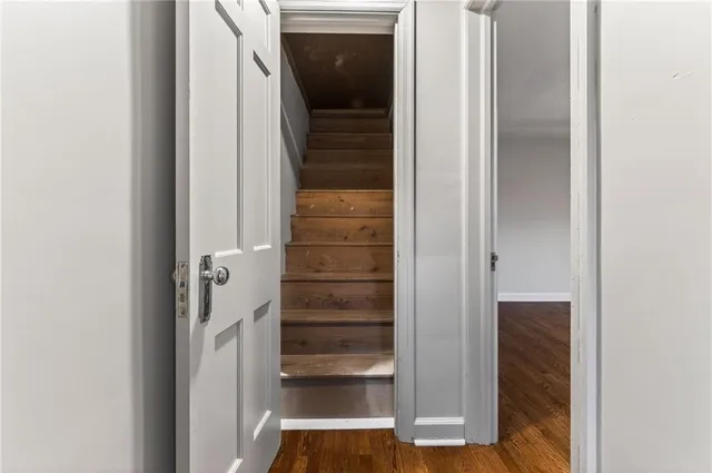 $699,950 | 900 Northeast Barnes Avenue, Kansas City, MO 64118