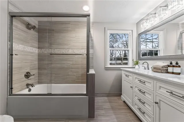 $699,950 | 900 Northeast Barnes Avenue, Kansas City, MO 64118