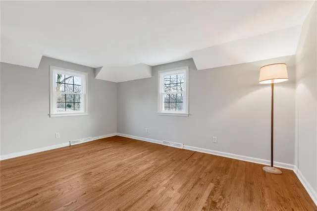 $699,950 | 900 Northeast Barnes Avenue, Kansas City, MO 64118