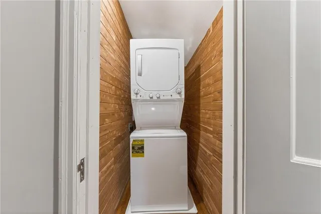 $699,950 | 900 Northeast Barnes Avenue, Kansas City, MO 64118