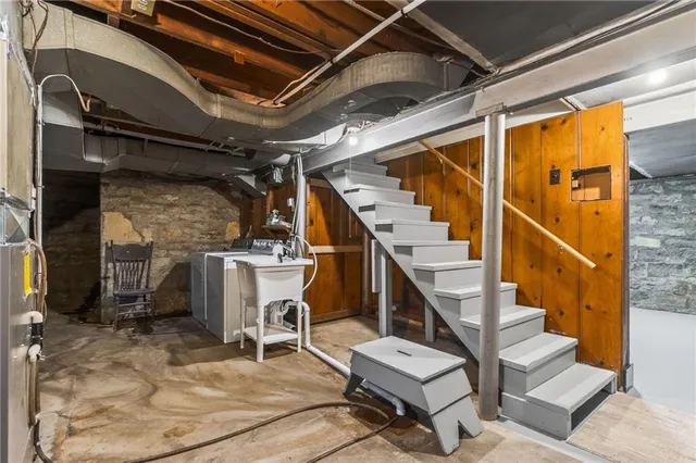 $699,950 | 900 Northeast Barnes Avenue, Kansas City, MO 64118