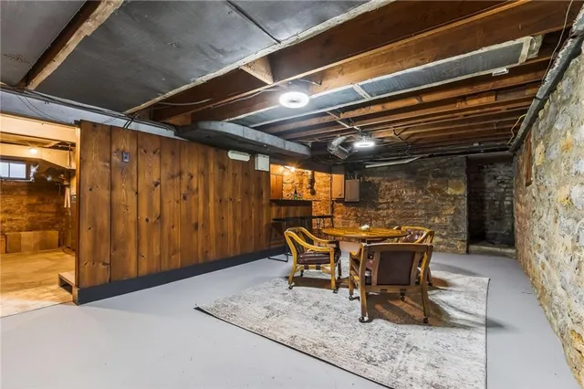 $699,950 | 900 Northeast Barnes Avenue, Kansas City, MO 64118