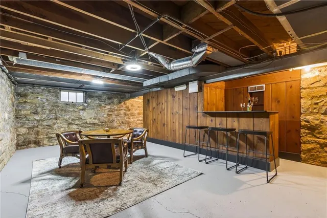 $699,950 | 900 Northeast Barnes Avenue, Kansas City, MO 64118