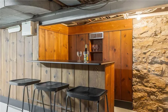 $699,950 | 900 Northeast Barnes Avenue, Kansas City, MO 64118