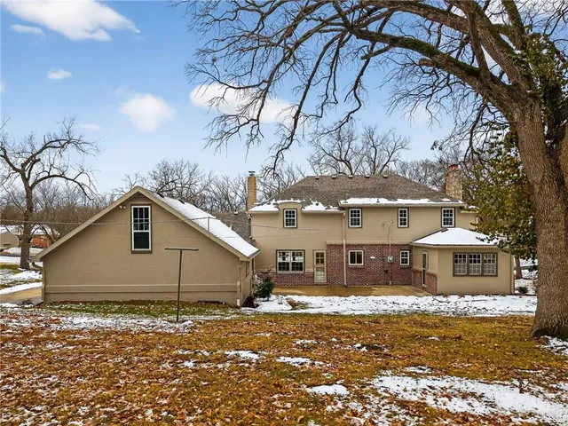 $699,950 | 900 Northeast Barnes Avenue, Kansas City, MO 64118