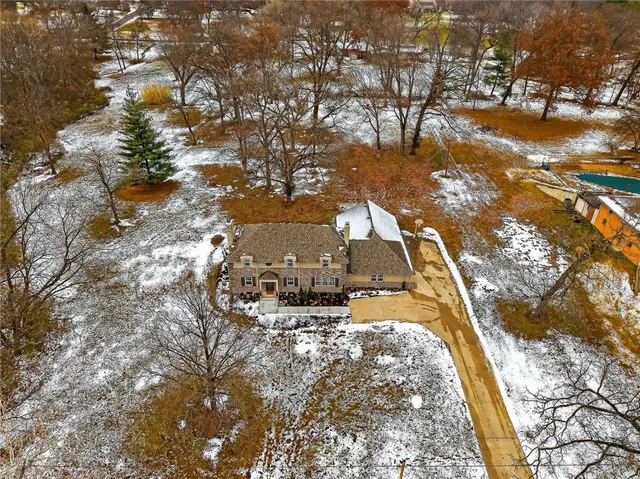 $699,950 | 900 Northeast Barnes Avenue, Kansas City, MO 64118