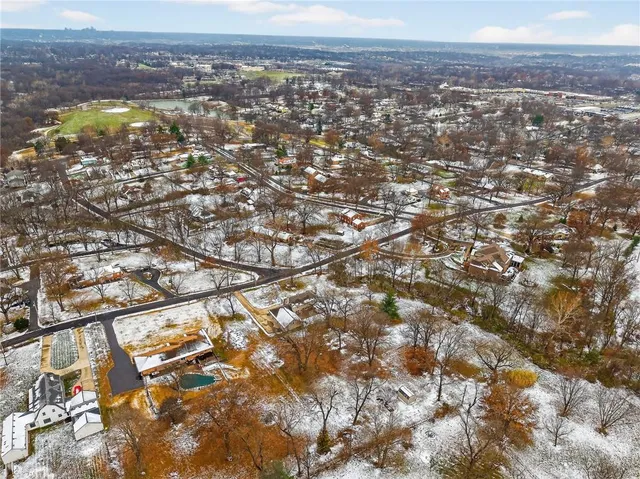 $699,950 | 900 Northeast Barnes Avenue, Kansas City, MO 64118