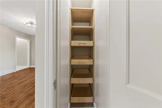 $699,950 | 900 Northeast Barnes Avenue, Kansas City, MO 64118