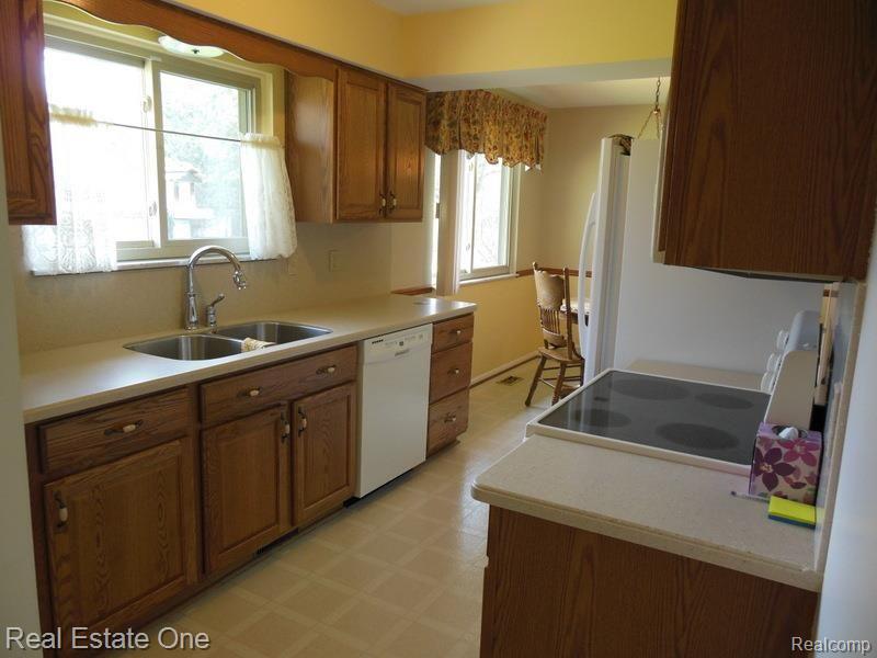 3009 East Schafer Road Howell, MI 48843 - Photo 20 of 57 DSCN0818.jpg