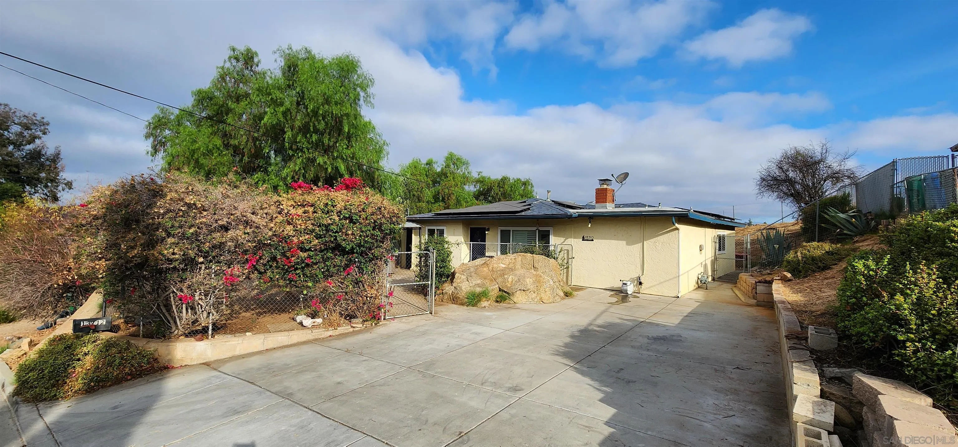 13712 Ridge Hill Road El Cajon, CA 92021 - Photo 4 of 19 Gallery Image 4