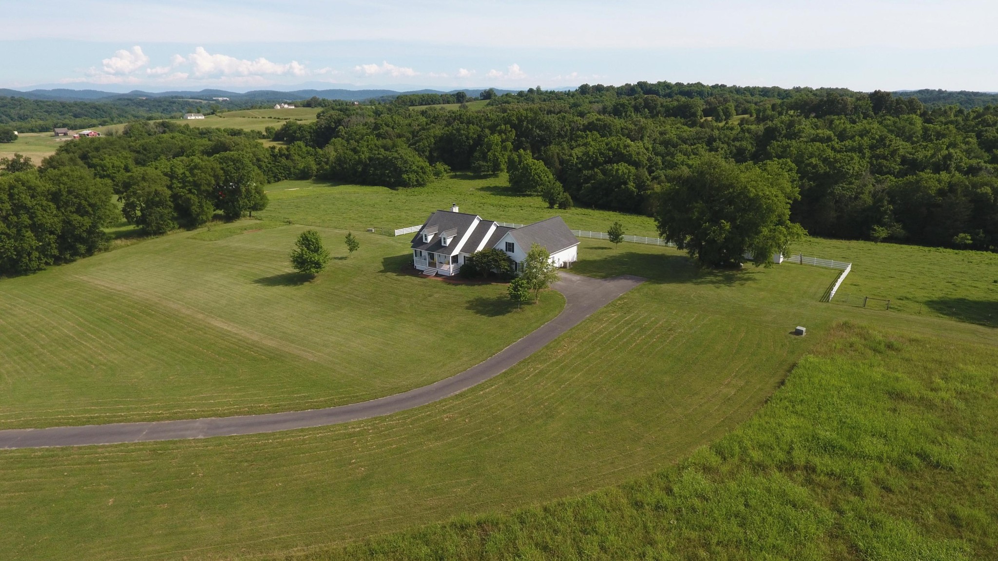 350 Cliff Top Road Blaine, TN 37709 - Photo 34 of 34 a view of a golf course with an outdoor space