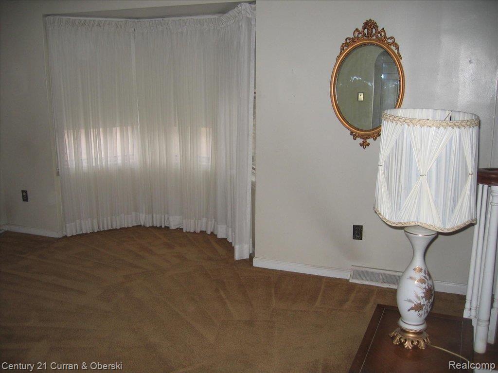 9751 Beech Daly Road Taylor, MI 48180 - Photo 6 of 16 living room