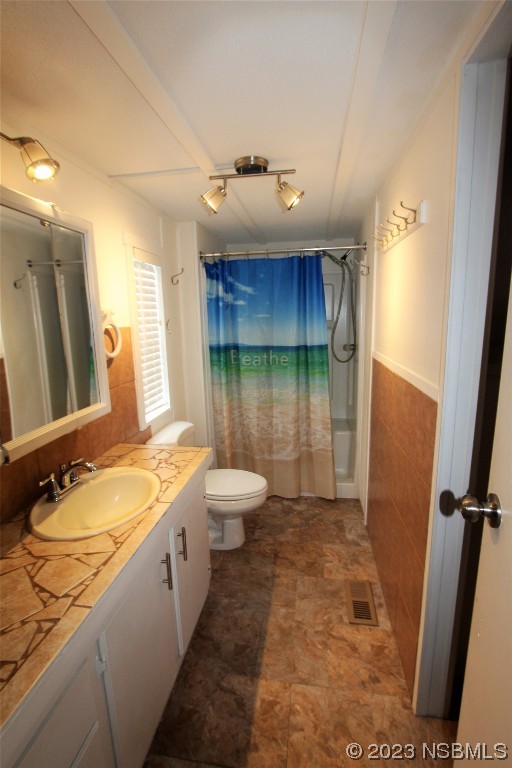 105 Oak Street Edgewater, FL 32141 - Photo 10 of 29 a bathroom with a sink and a mirror