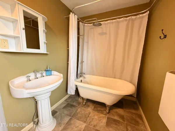 $250,000 | 4936 Hurricane Road, Jonesville, VA 24263